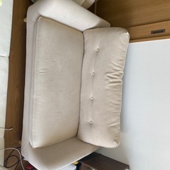 ベージュカラー　ソファの画像
