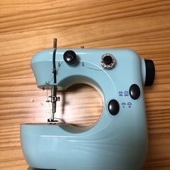 小型ミシンの画像
