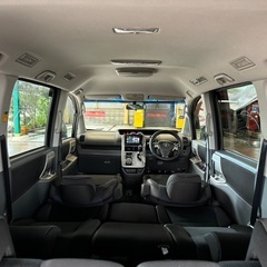 特別仕様車☆月々1.2万円〜分割払い可❗️車検2年付き！大人気☆トヨタ ヴォクシー ☆HDDナビ付き☆走行中DVD見れます☆ETC付き☆バックカメラ☆両側電動スライドドア付き☆ドライブレコーダー付きのフル装備☆事故修復歴無し☆車内広々三列シート‼️の画像
