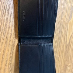 PRADA折りたたみ財布の画像