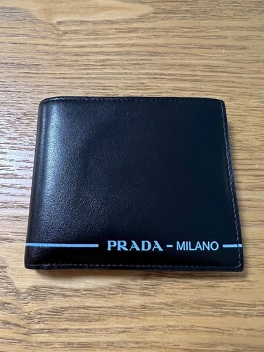 PRADA折りたたみ財布