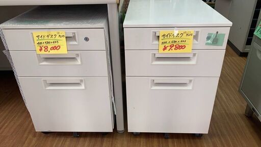 キャスター付きワゴン￥8,000・￥9,000