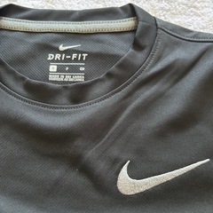 NIKE 黒Tシャツ