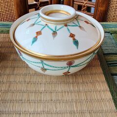 No.65蓋付きの陶器4種類差し上げます。の画像