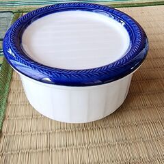No.65蓋付きの陶器4種類差し上げます。の画像