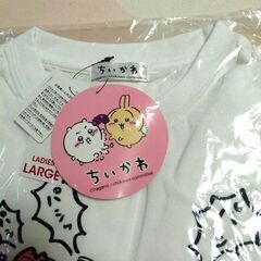 ハチワレ ちいかわのカニ耳Tシャツの画像