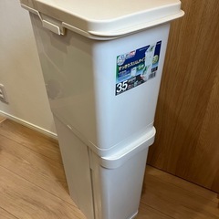 取引中 スリムタイプのゴミ箱　分別の画像