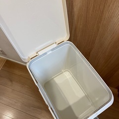 取引中 スリムタイプのゴミ箱　分別の画像