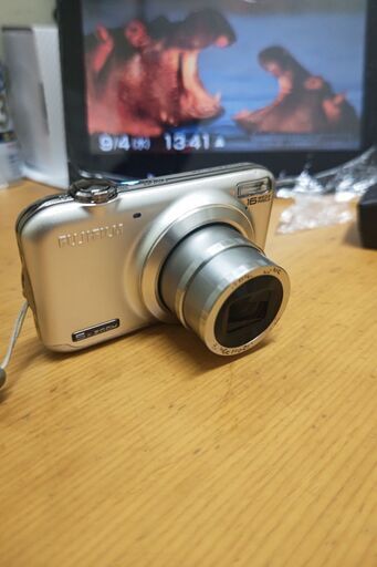 美品！FUJIFILM　FINEPIX JX400　1600万画素とCASIO時計おまけ