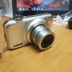 美品！FUJIFILM FINEPIX JX400 1600万画素とCASIO時計おまけ