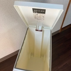 ゴミ箱(洗浄済み)の画像