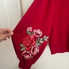 肩出しパーカーの画像