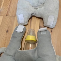 哺乳瓶ホルダー　授乳　赤ちゃん用　ミルクホルダーの画像