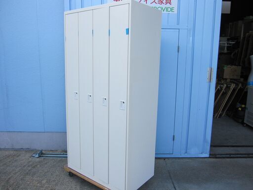 4人用ロッカー　鍵あり　ホワイト　オカムラ製　900ｘ515ｘ1790