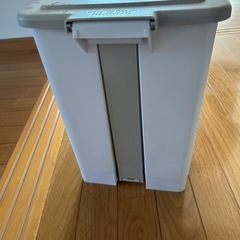ゴミ箱の画像