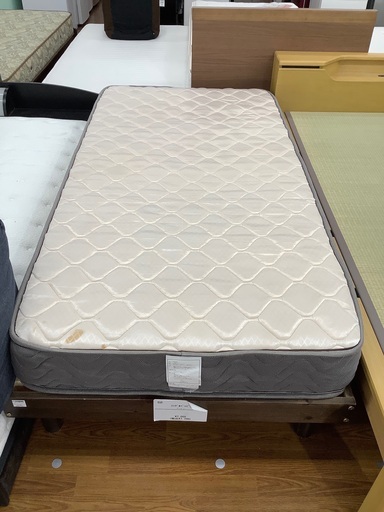 シングルベッド　マットレス付　7,700円