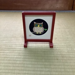 フクロウのカードとそれを立てるフレーム