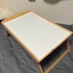 IKEA ベットテーブルの画像