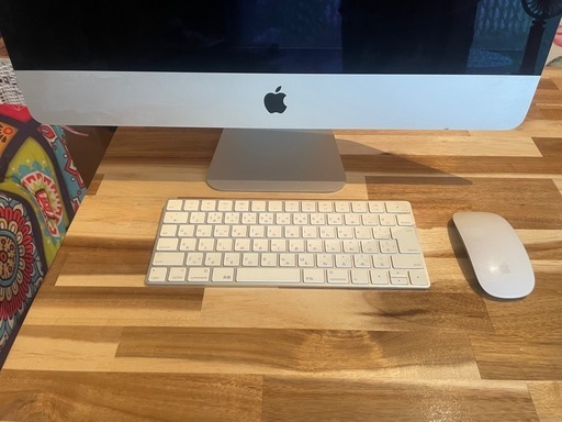 スリムでオシャレなiMac キーボードもスリムでワイヤレス＆ワイヤレスマウス付き 