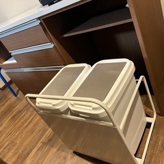 ニトリキッチンカウンター（食器棚）の画像