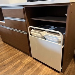 ニトリキッチンカウンター（食器棚）の画像