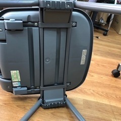 事務用として使える業務机と椅子