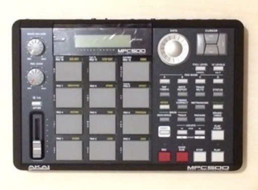 楽譜読めなくても！自宅で作曲が楽しめる。本格DJ練習もOK！配信者DJとしてもGOOD！ ◾️新品・未使用◾️ キズなし！ AKAI MPC500 MUSIC PRODUCTION CENTER サンプラー・音響機器：ネットでの中古市場価格も必ずチェックしてください！◎ 良心価格！
