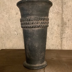  フラワーベース 花瓶 ツボ? グレー系 used アンティーク風 シャビーなデザイン かびんの画像