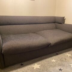 ほとんど使用していないソファの画像