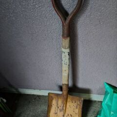 雪かき用スコップ