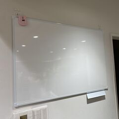 お引き渡し予定決定☆定価3190円☆壁がけアルミ枠ホワイトボード...