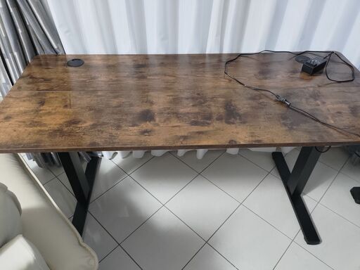 木製天板電動昇降デスク　サイズ：約140×60×71.5~118cm　4/7（土）まで募集