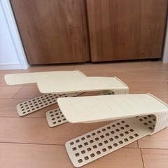 靴収納　画像は3つですが、4つも可