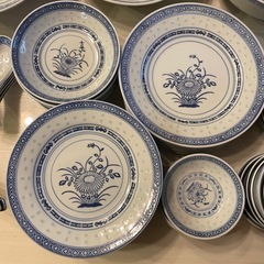 中国料理の食器セットの画像