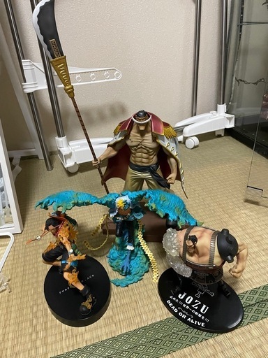 ワンピースフィギュア　白ひげ海賊団　記念