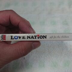 □　LOVE NATION ～gift for the children～  モデルの益若つばさとコラボレートしたコンピ・シリーズの第2弾。の画像