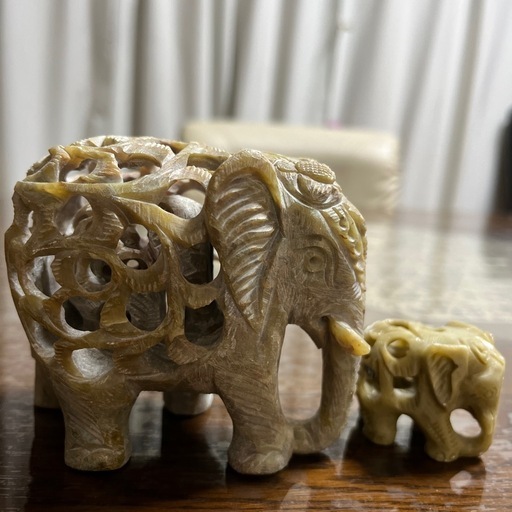 象置物2体、メノウ