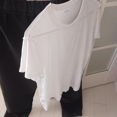 半袖Tシャツ、ズボン、ゲームソフト