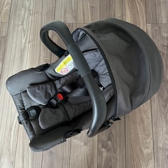 Joie のベビーシートgemとベースのセットの画像