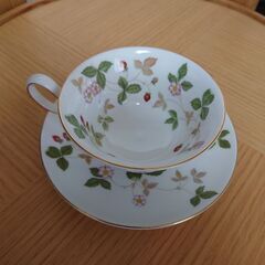 ウェッジウッド　ワイルドストロベリー　カップ＆ソーサーの画像
