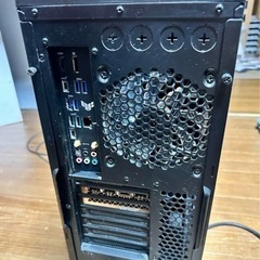 ゲーミングパソコン
の画像