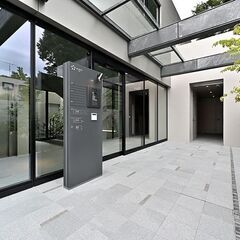 【成城学園前駅】【月約6万円】【週3日o6日×2時間(時間指定なし)】商業施設ビル清掃/未経験者可～日払い可 の画像