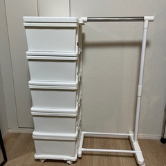 依頼収納　ハンガーラックつきの画像