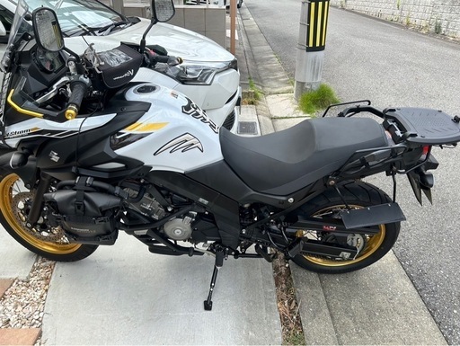 【美車】2023年 Vストローム650 エンジンガード等装着 25mmダウン