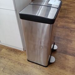 ★ジモティ割あり★  ゴミ箱 シルバー H71×D31×W45.5 クリーニング済み MT2077の画像