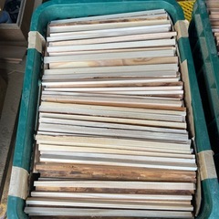 焚き付け用薪！！車１台詰め放題で500円です！！の画像