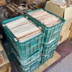 焚き付け用薪！！車１台詰め放題で500円です！！の画像