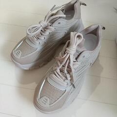 新品 ベージュ 厚底スニーカー 25cm~25.5cm