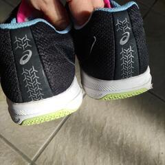 アシックススニーカー23.5㌢の画像