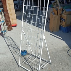 ［八4669］〈中古品〉パンフレットスタンド　7段X2列　※写真...